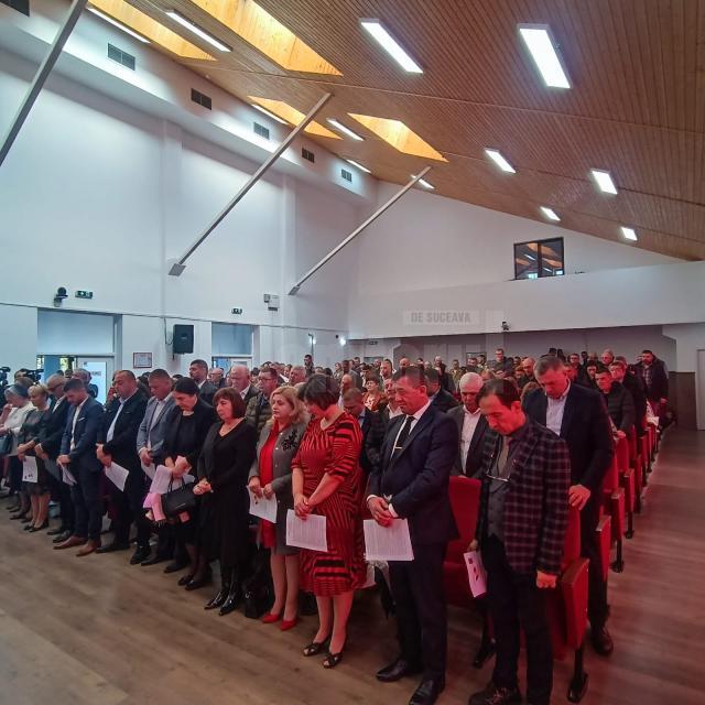 Public numeros prezent la ceremonia de învestire a primarului și Consiliului Local Dumbrăveni