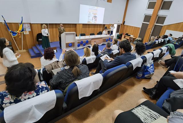 Conferința - De la grădiniță la școală - împreună antibullying părinți, specialiști, copii - desfășurată în aula Liceului cu Program Sportiv Suceava