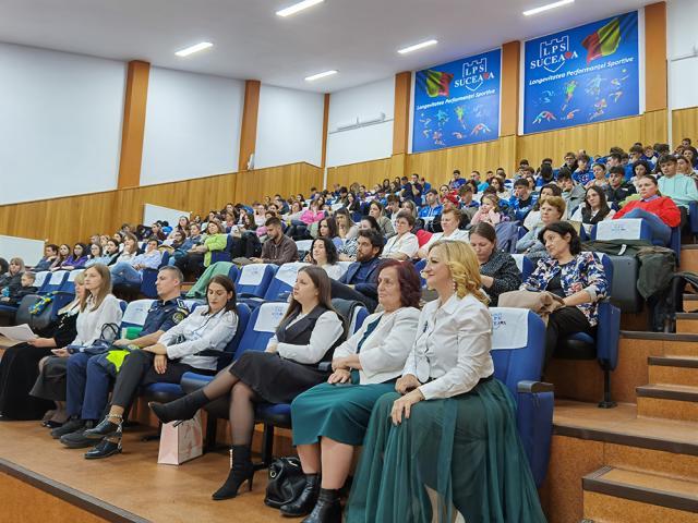 Conferința - De la grădiniță la școală - împreună antibullying părinți, specialiști, copii - desfășurată în aula Liceului cu Program Sportiv Suceava