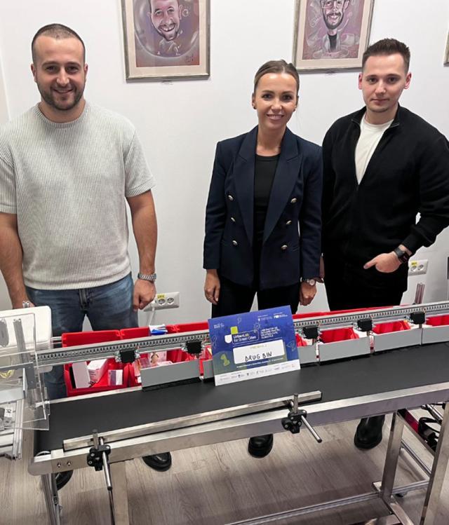 O farmacistă și doi tineri de la ASSIST au câștigat premiul I la UrbanLab for Green Cities, cu un sistem de colectare a medicamentelor expirate