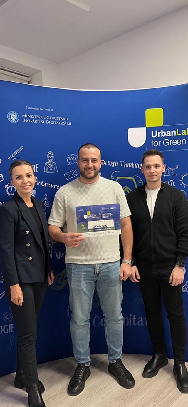 O farmacistă și doi tineri de la ASSIST au câștigat premiul I la UrbanLab for Green Cities, cu un sistem de colectare a medicamentelor expirate