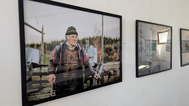 Expoziția de fotografie „Bucovina pe dealuri neumblate” poate fi admirată la Galeria de artă Zamca