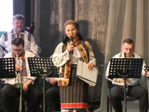„Cântecele neamului” au fost prezentate de inițiatorul proiectului „10 pentru folclor”, Mihaela Zîna Bârsan.