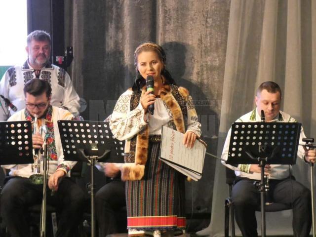 „Cântecele neamului” au fost prezentate de inițiatorul proiectului „10 pentru folclor”, Mihaela Zîna Bârsan.