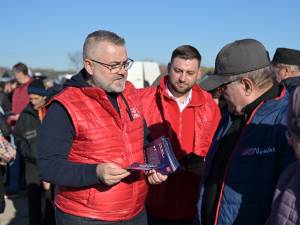 Candidați PSD la Parlament, la pas prin târgul de la Verești