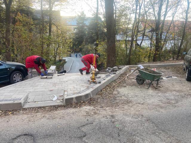 Reluarea lucrărilor pe strada Oituz