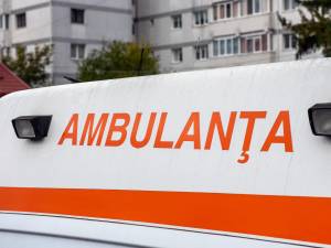 Rănitul a fost preluat de o ambulanță și transportat la Spitalul Clinic de Urgență Suceava