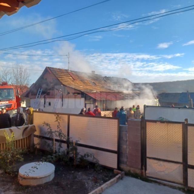 Casă distrusă în urma unui incendiu plecat de la o butelie