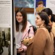 O călătorie vizuală inspirată de cercetări antropologice face obiectul expoziției „Arta ...