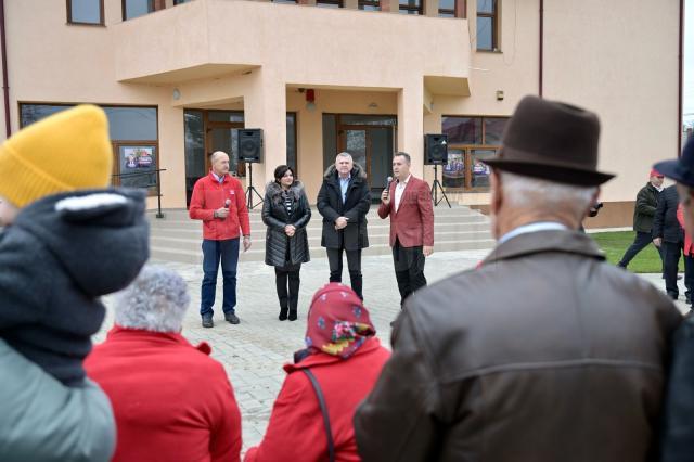 Candidații PSD Suceava pentru Camera Deputaților,  Eugen Bejinariu și Larisa Blanari, s-au întâlnit cu locuitorii din comuna Dornești