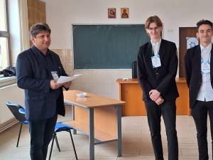 Elevii de la Colegiul „Hurmuzachi” Rădăuți și-au adjudecat toate premiile unui concurs de investigație sociologică