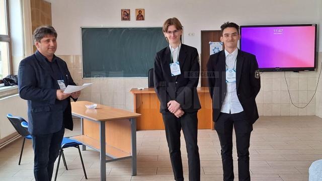 Elevii de la Colegiul „Hurmuzachi” Rădăuți și-au adjudecat toate premiile unui concurs de investigație sociologică