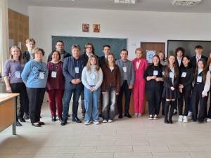 Elevii de la Colegiul „Hurmuzachi” Rădăuți și-au adjudecat toate premiile unui concurs de investigație sociologică