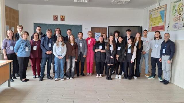 Elevii de la Colegiul „Hurmuzachi” Rădăuți și-au adjudecat toate premiile unui concurs de investigație sociologică
