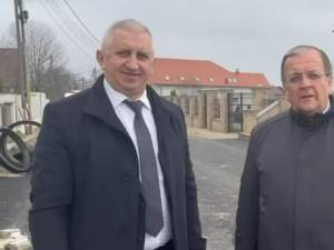 Președintele PNL Suceava, Gheorghe Flutur, și primarul din Vicovu de Sus, Vasile Iliuț