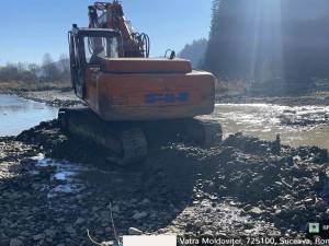 Amenzi de 105.000 lei și activitate suspendată la o balastieră de pe râul Moldovița