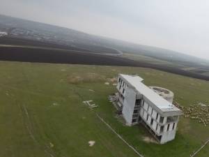 Deputatul PSD de Suceava spune că în județ există o investiție pe care Gheorghe Flutur nu a inclus-o în noianul de „realizări închipuite”, aceasta fiind clădirea abandonată a CCD