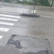 Reparații de mântuială ale gropilor și gurilor de canal de pe strada Traian Vuia