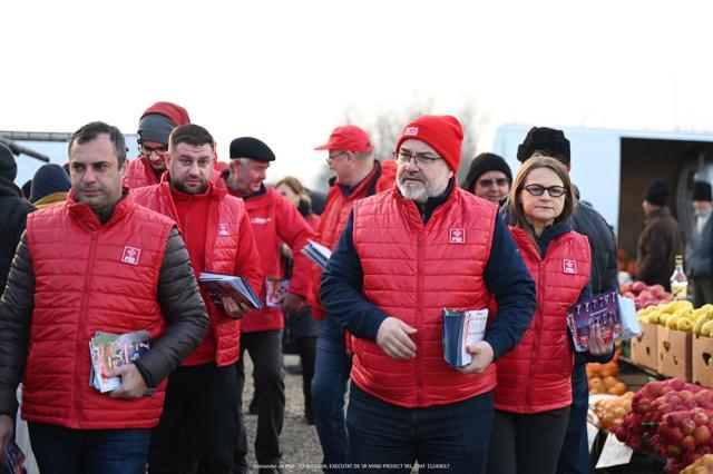 Candidații PSD Suceava la Parlament le-au prezentat localnicilor din Dolhasca măsurile propuse de social-democrați pentru tineri și angajatori