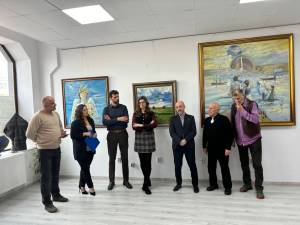 Vernisajul expoziției „Devenire”, un dialog artistic între pictură și sculptură