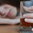 Poliția a forțat intrarea într-un bar din Fălticeni, unde unei eleve i s-a făcut rău. ...