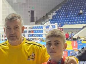 Campionul Serban Stoica alaturi de antrenorul Andu Vornicu