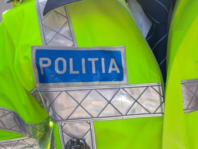 Patru botoșănence care încercau să vândă parfumuri la Gura Humorului, lăsate de polițiști fără toată marfa