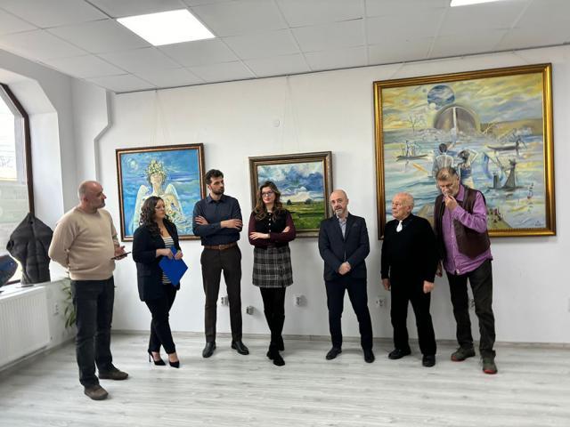 Vernisajul expoziției „Devenire”, un dialog artistic între pictură și sculptură