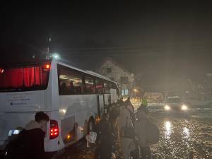Transbordarea călătorilor din trenul Timișoara-Iași în autobuze, la Salva