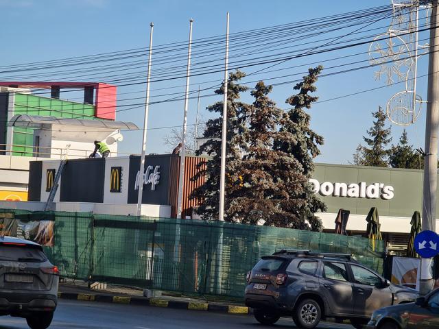 Restaurantul McDonalds din centrul Sucevei se redeschide vineri, 29 noiembrie, după lucrările de modernizare