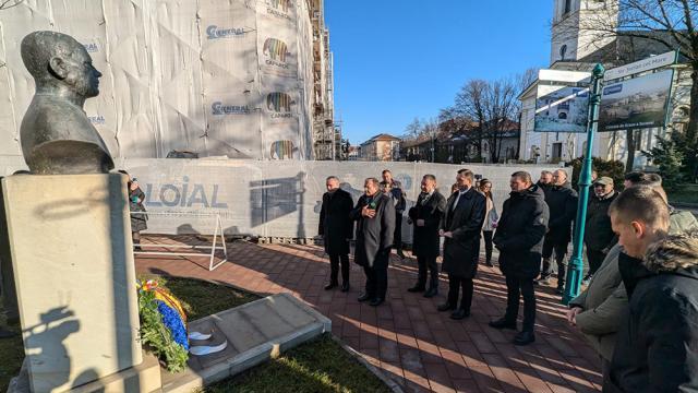 Liberalii suceveni au depus o jerbă de flori la statuia unionistului Iancu Flondor