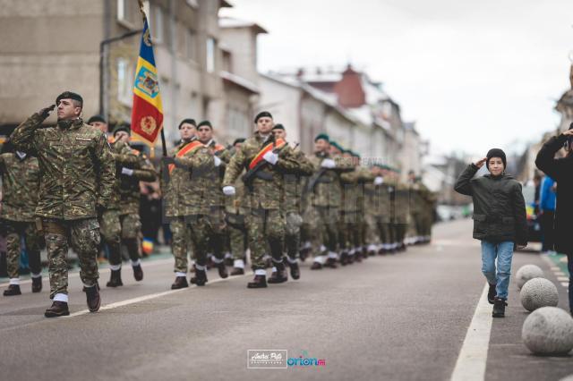 Locuitorii din Vatra Dornei au avut parte de o frumoasă paradă militară