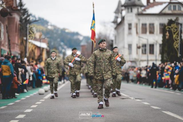 Locuitorii din Vatra DOrnei au avut parte de o frumoasă paradă militară