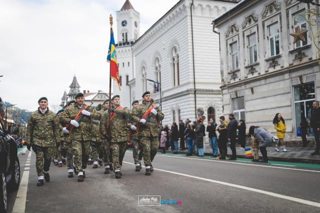 Locuitorii din Vatra DOrnei au avut parte de o frumoasă paradă militară