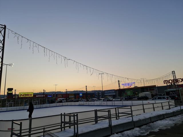 Patinoarul artificial de la Shopping City Suceava