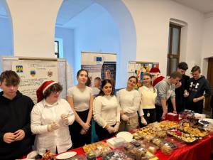 „Târgul de Crăciun” („der Weihnachtsmarkt”) la Colegiul Național „Eudoxiu Hurmuzachi” 3