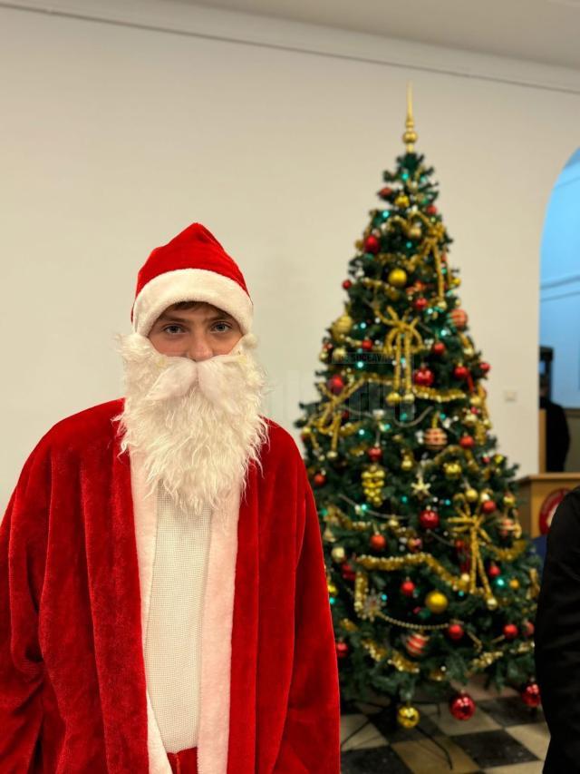 „Târgul de Crăciun” („der Weihnachtsmarkt”) la Colegiul Național „Eudoxiu Hurmuzachi” 4
