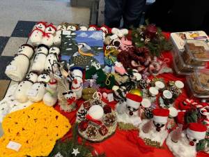 „Târgul de Crăciun” („der Weihnachtsmarkt”) la Colegiul Național „Eudoxiu Hurmuzachi” 5