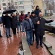 Preotul Cătălin Axinte și parlamentarii aleși ai AUR au protestat cu lumânări la secțiile de votare împotriva anulării alegerilor prezidențiale