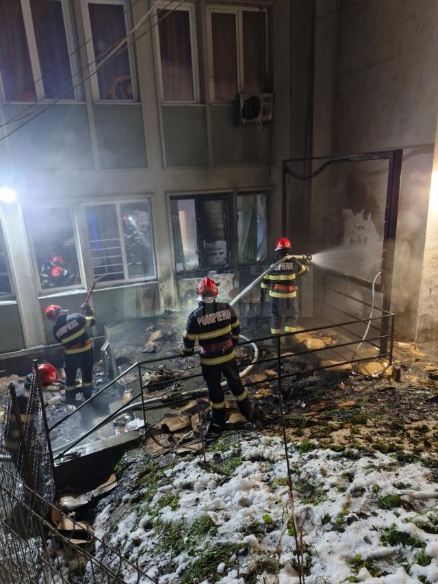 Incendiu în curtea Colegiului ”Petru Rareș”, de la o țigară aprinsă