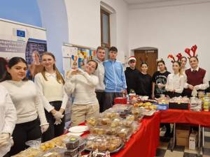 „Târgul de Crăciun” („der Weihnachtsmarkt”) la Colegiul Național „Eudoxiu Hurmuzachi”