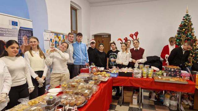 „Târgul de Crăciun” („der Weihnachtsmarkt”) la Colegiul Național „Eudoxiu Hurmuzachi”