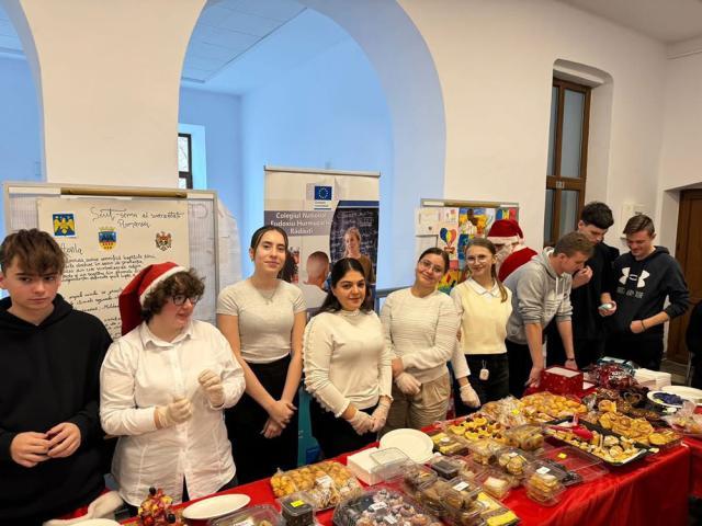 „Târgul de Crăciun” („der Weihnachtsmarkt”) la Colegiul Național „Eudoxiu Hurmuzachi”