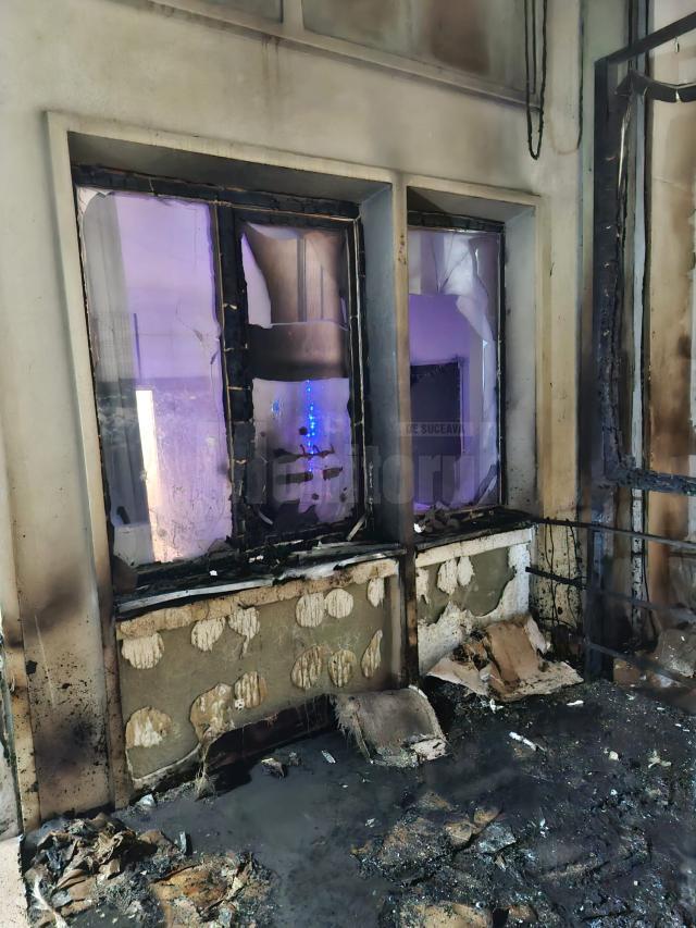 Incendiul de la Colegiul „Petru Rareș” a izbucnit la o oră la care în liceu se aflau muncitorii unei firme din Satu Mare