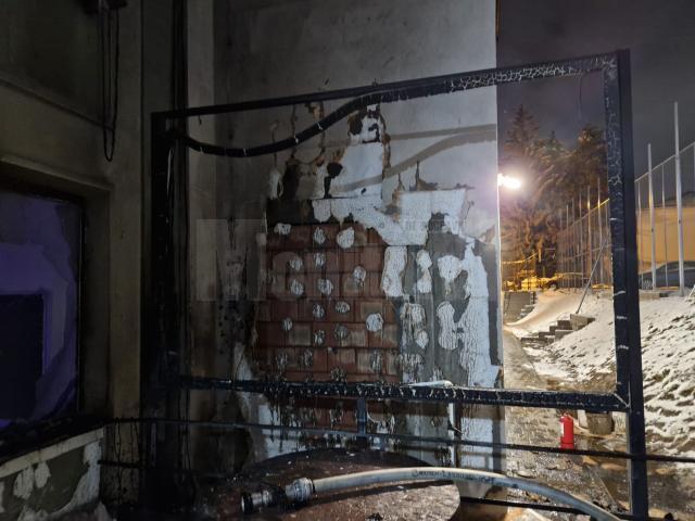 Incendiul de la Colegiul „Petru Rareș” a izbucnit la o oră la care în liceu se aflau muncitorii unei firme din Satu Mare