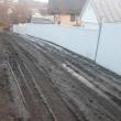 Lucrări de balastare și compactare pe șase străzi „de pământ”, demarate de Primăria ...