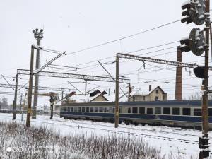 Trenul București Nord - Suceava a lovit o mașină, iar circulația feroviară între cele două orașe este afectată - Fotografie generică