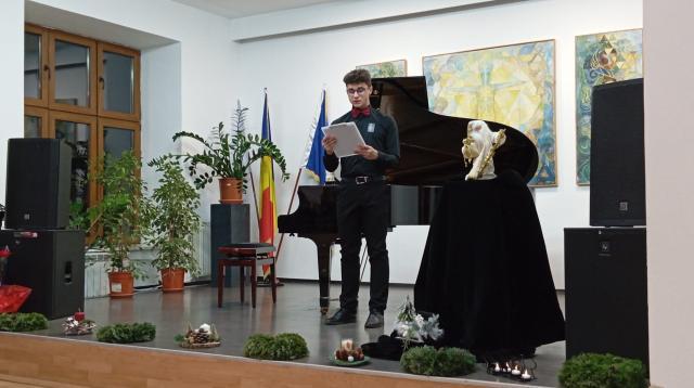 „Reverie şi pasiune”, o poveste muzicală transmisă cu emoție de elevi care studiază pianul la Colegiul de Artă ,,Ciprian Porumbescu”