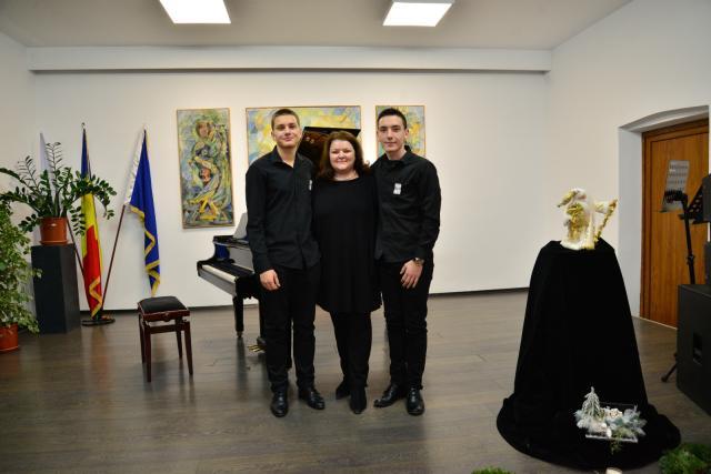 „Reverie şi pasiune”, o poveste muzicală transmisă cu emoție de elevi care studiază pianul la Colegiul de Artă ,,Ciprian Porumbescu”