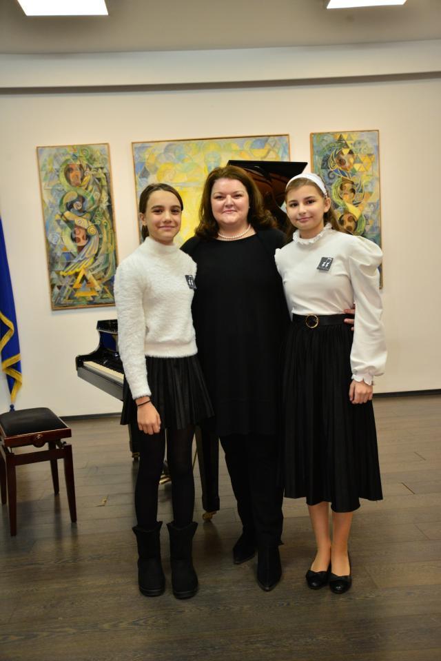 „Reverie şi pasiune”, o poveste muzicală transmisă cu emoție de elevi care studiază pianul la Colegiul de Artă ,,Ciprian Porumbescu”